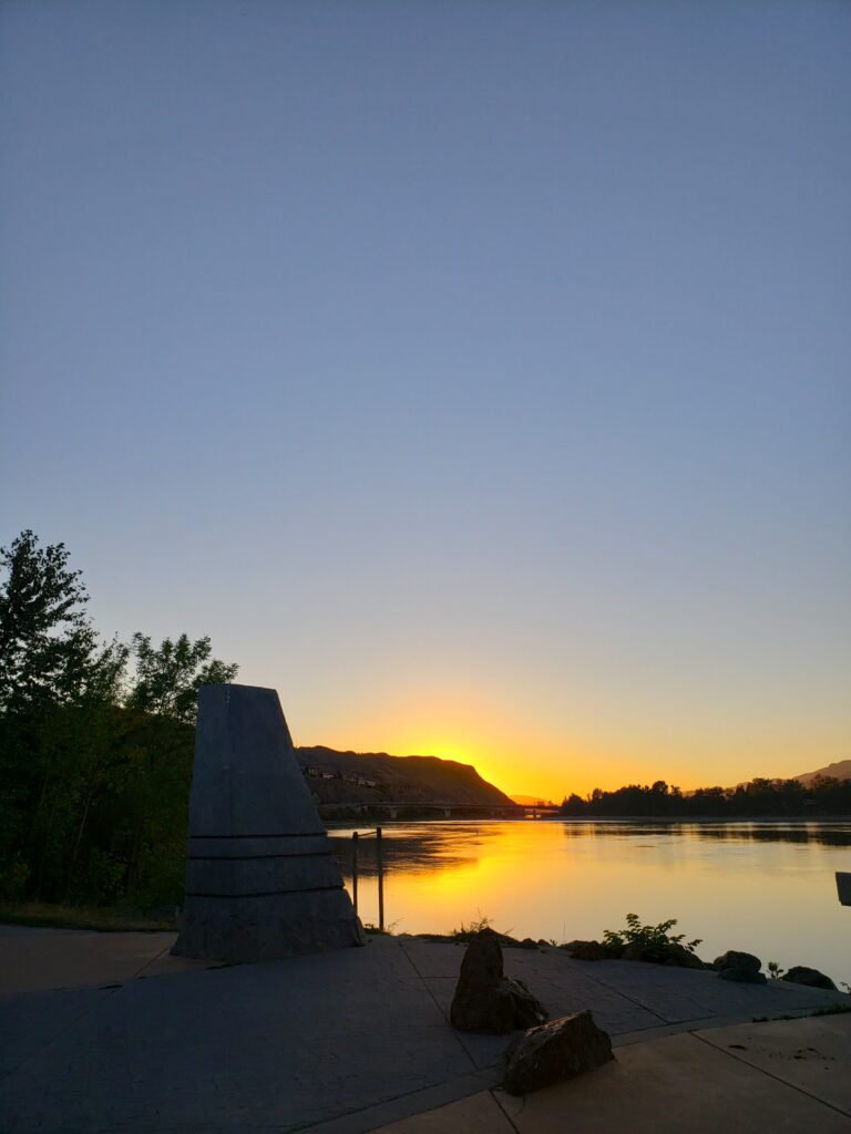 Picturesque Sunset Scenery at Riverside Park. Photo by Anna Nguyen 